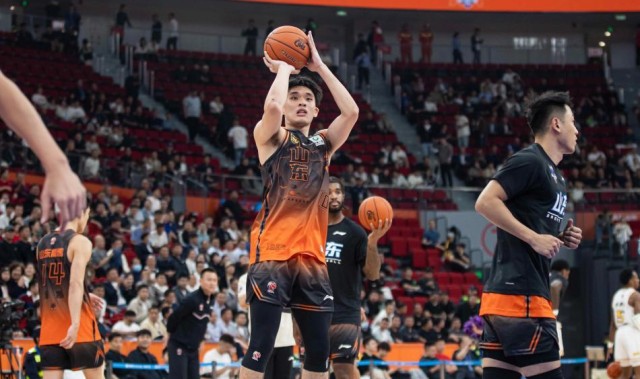 挺进决赛！山东男篮全力争冠：谢智杰2双，“张彦雨航”惊艳爆发